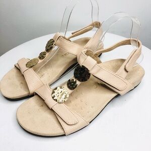 Vionic rest farra Tan Sandals with gold Medallions SZ 9 R2